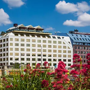 **** Otel Radisson Red Hotel, Avusturya
